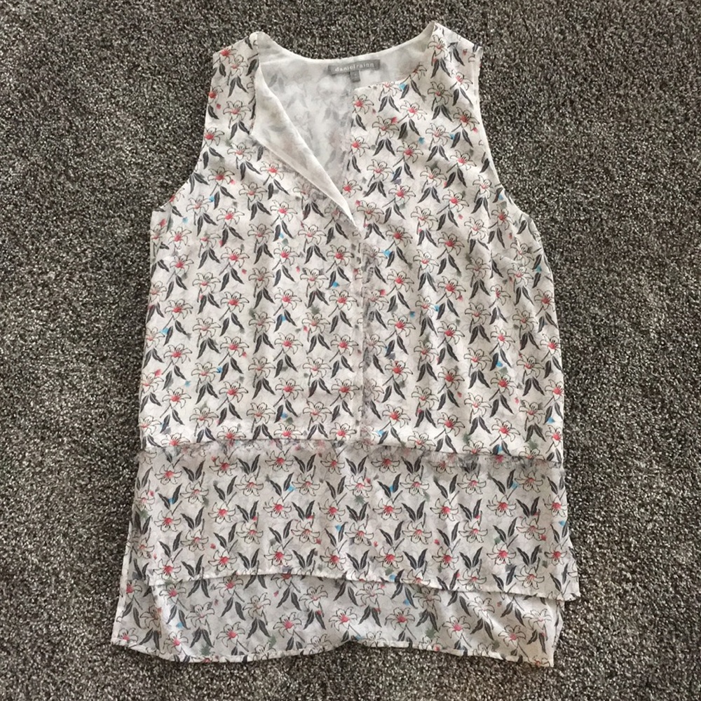 Daniel Rainn Medium sleeveless floral top hi-low